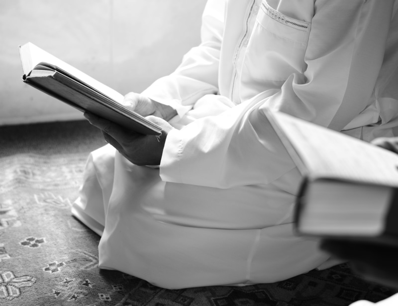 communication, text messaging, tradition, wireless technology, 4K, indoors, person, smart phone, faith, wireless, grayscale, man, pray, traditional, love