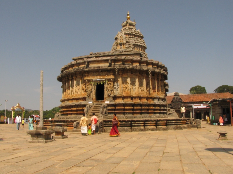 building, history, building exterior, Karnataka, tourism, 2K, built structure, Temple, place of worship, real people, Shringeri, women, travel, ancient civilization