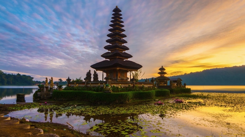 water, Temple, nature, Asian Architecture, architecture, island, forest, clouds, plants, Bali, building, Indonesia, 1080P, landscape, lake, reflection