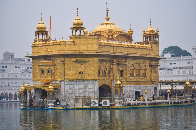 travel, 5K, place of worship, outdoors, transportation, building exterior, no people, water, spirituality, city, belief, dome, mode of transportation