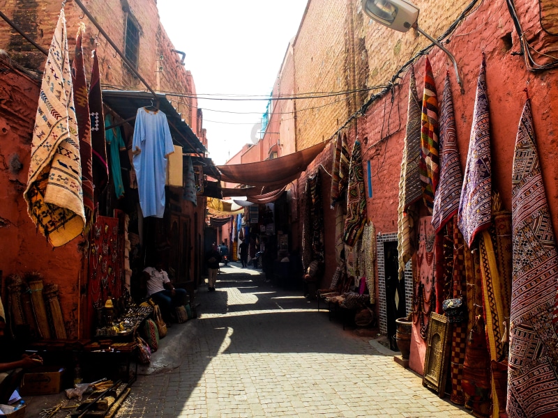marrakesh, textile, in a row, day, outdoors, the way forward, drying, footpath, clothing, carpet, no people, diminishing perspective, morocco, 4K, hanging