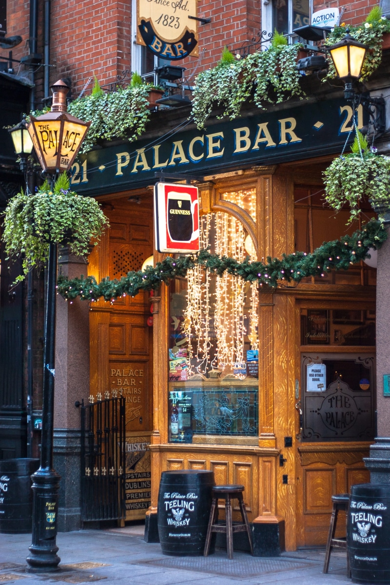 sign, store sign, bar, lights, illuminated, 2K, business, day, communication, pub, non-western script, building exterior, western script, ireland, restaurant