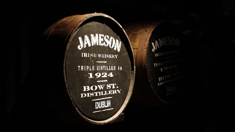 wine cellar, container, barrel, food and drink, still life, communication, whiskey, wine cask, 1080P, alcohol, cellar, wood, dark, brand, wooden surface