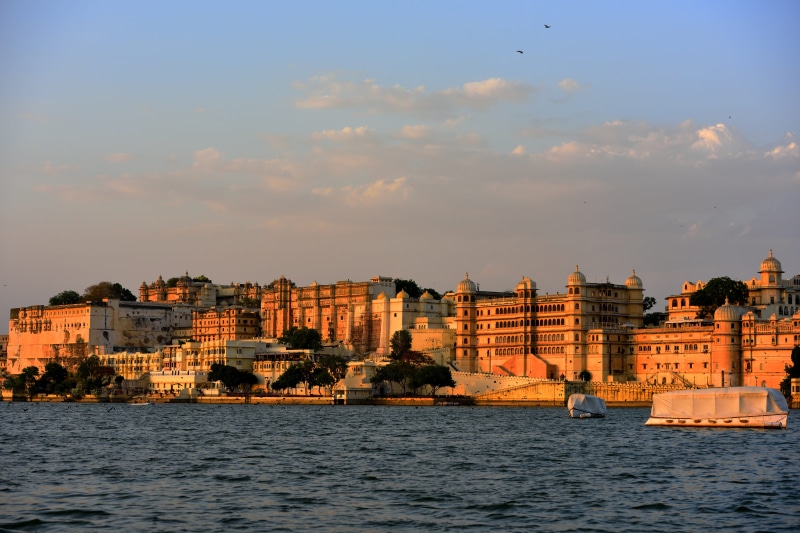 Lake, clear, nature, sky, India, architecture, beige, cityscape, cloud - sky, waterfront, sea, residential district, 皮丘拉 lake, blue, river, no people, daytime