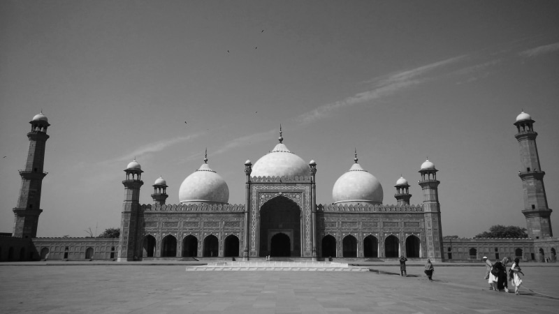 arch, pakistan, sky, built structure, dome, religion, tourism, travel destinations, day, history, outdoors, incidental people, facade, lahore, architecture