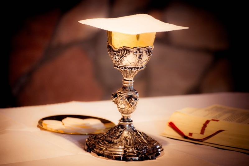 close-up, illuminated, catholicism, art and craft, still life, table, 4K, christianity, lo, focus on foreground, electric lamp, burning, indoors, holy