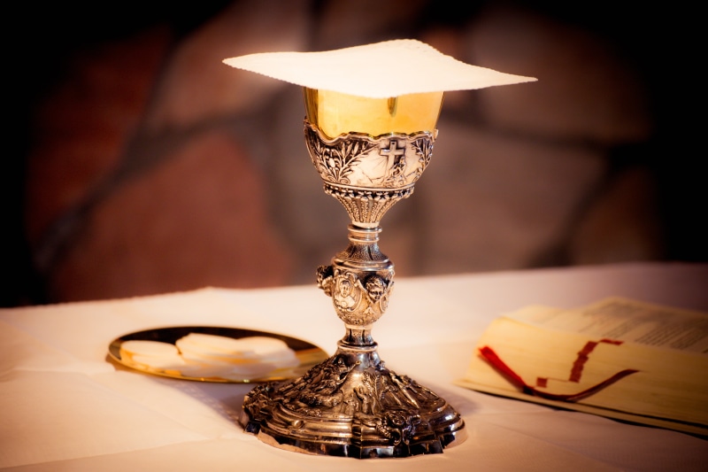goblet, lighting equipment, surface, christianity, warm, selective focus, illuminated, symbol, silver, religion, belief, catholicism, jesus, catholic, white