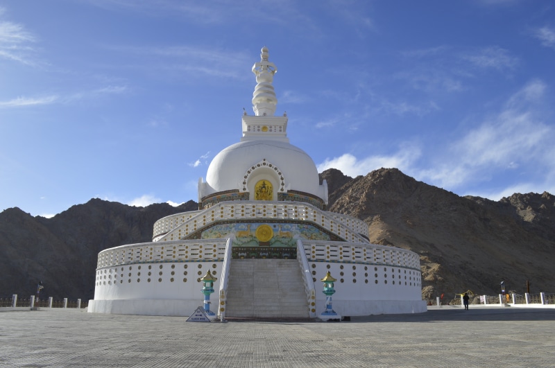 culture, building exterior, sky, white, history, the past, 5K, built structure, outdoors, hill, tourism, india, building, belief, place of worship, buddha
