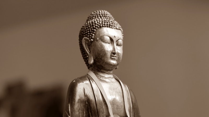 studio shot, idol, indoors, statue, sculpture, place of worship, religion, belief, depth of field, human representation, craft, male likeness, figurine