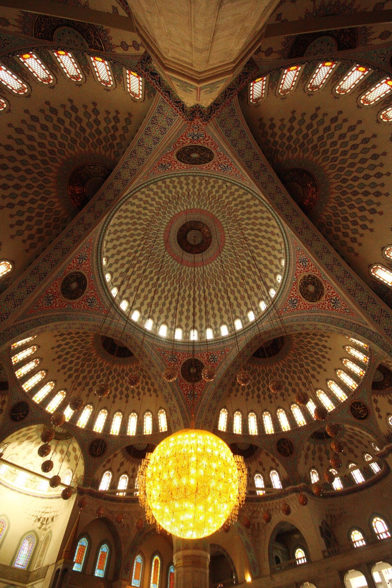 place of worship, chandelier, bulb, muslim, lighting, architecture, background, religion, travel, no people, middle east, directly below, 4K, islam, pattern