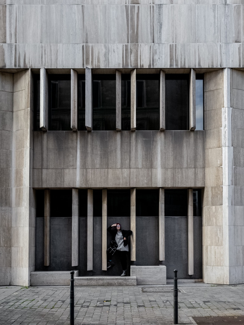 road, alleyway, rear view, building, standing, women, black, sidewalk, brussels, real people, grey, street, unrecognizable person, city, architecture, walkway