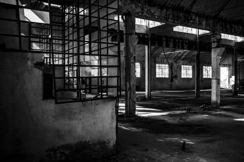 prison, industry, corridor, pillar, photo, no people, street, architecture, abandoned, urban, abandonated places, dirt, 5K, factory, old, city