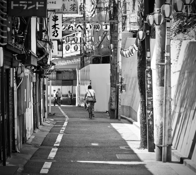town, day, 4K, japanese, the way forward, people, transportation, rear view, pillar, city, japan, candid, direction, man, riding, communication, built structure
