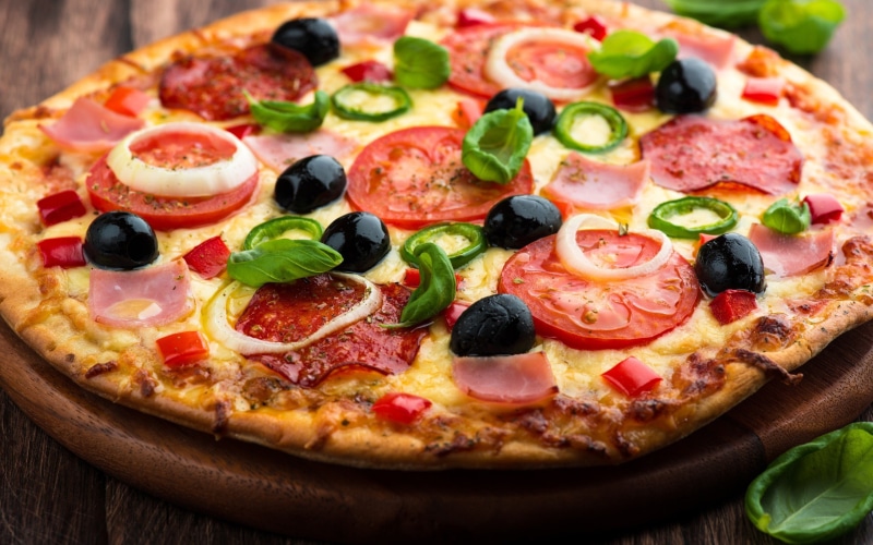 sausage, olives, cheese, ham, tomato, 2K, pizza