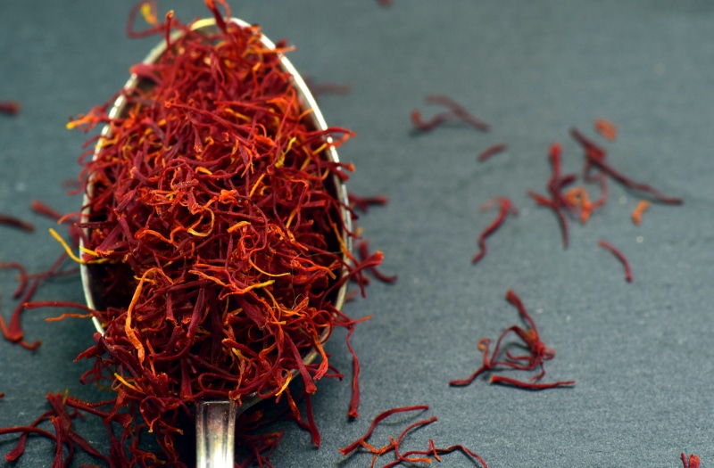 food, dried, chili pepper, aroma, close-up, spoon, indoors, no people, background, real saffron, delicious, still life, flower, ingredient, plant, kitchen