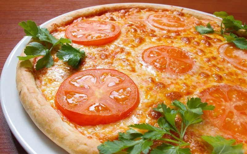 parsley, fruit, pizzas, healthy eating, food, temptation, wellbeing, vegetable, ready-to-eat, garnish, no people, indoors, tomato, circles, still life
