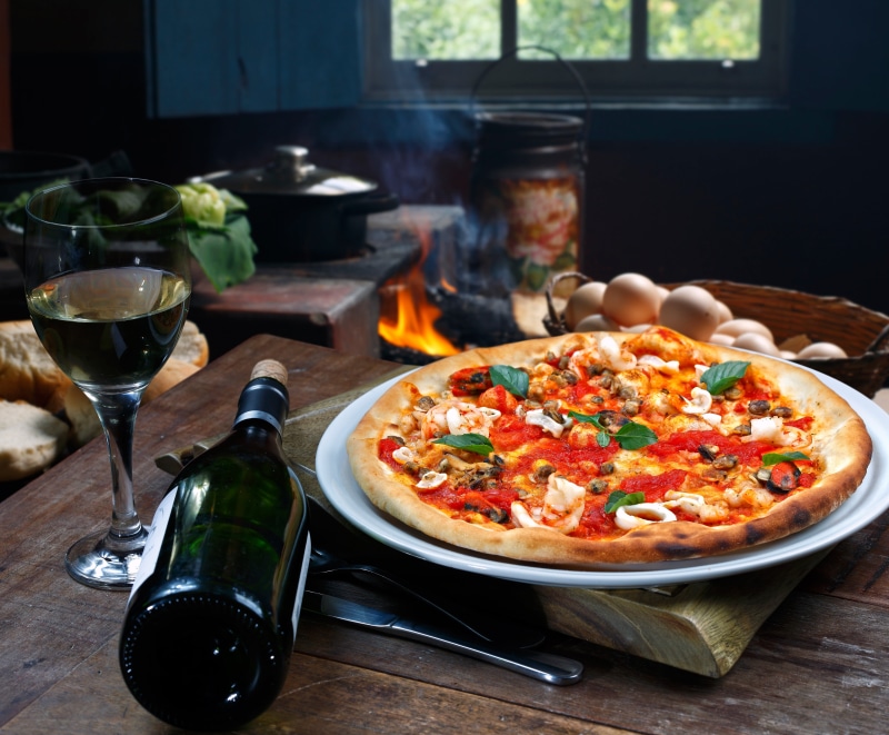 bottle, pizza, table, glass, bokeh, wine, kitchen, 5K, hut, oven, fire