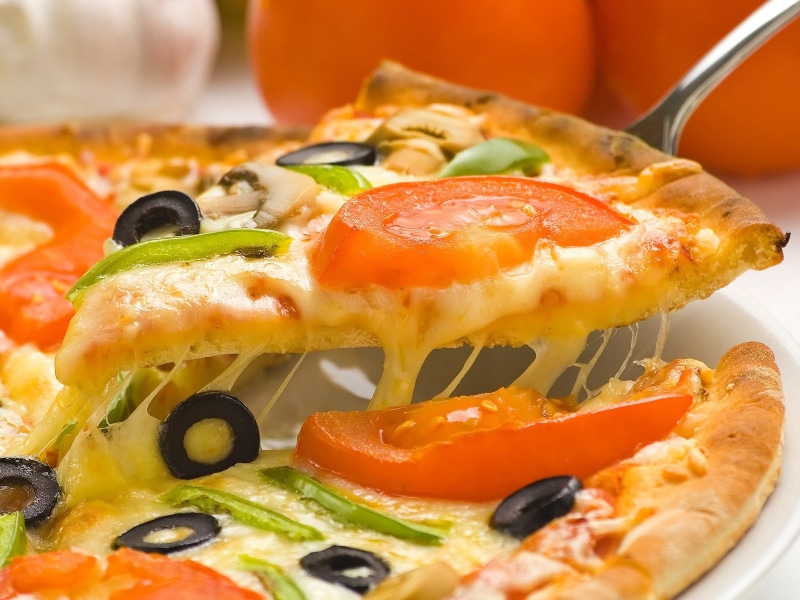 meal, restaurant, seafood, lunch, baked, pizza, freshness, food, kitchen utensil, crockery, cheese, olives, tomatoes, dairy product, slice, piece, dinner