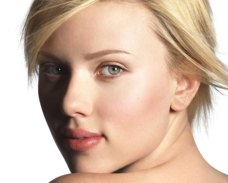 one person, headshot, 720P, indoors, Scarlett Johansson, white background, young women, adult, beauty, hair, celebrity, studio shot, beautiful woman, teenager