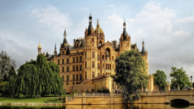 castle, plant, schwerin palace, sky, 4K, building, medieval architecture, schwerin, tourist attraction, reflection, landmark, tree, germany, schwerin castle