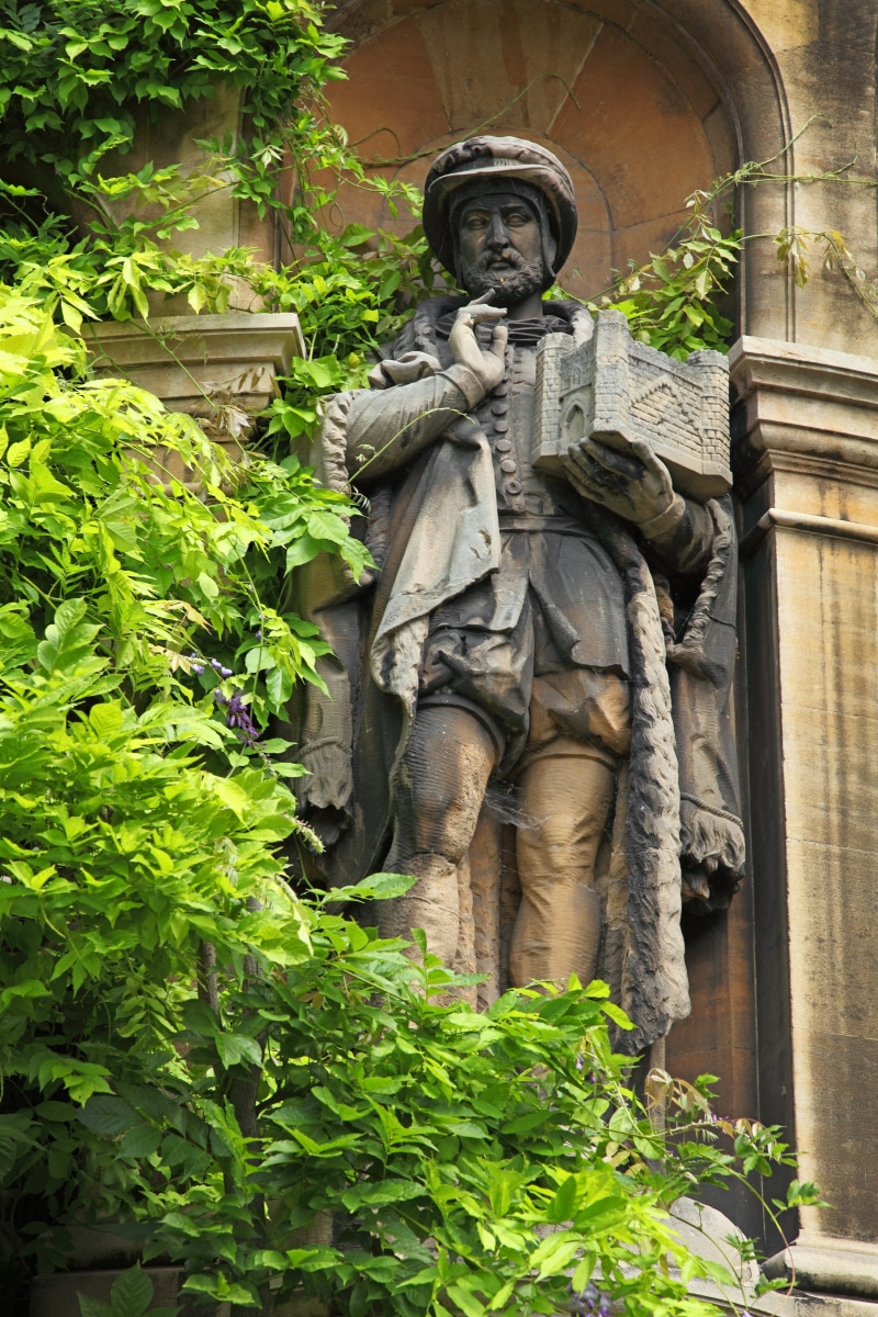 creativity, england, history, outdoors, study, historic, holding, student, female likeness, university, 4K, cambridge, people, building, male likeness