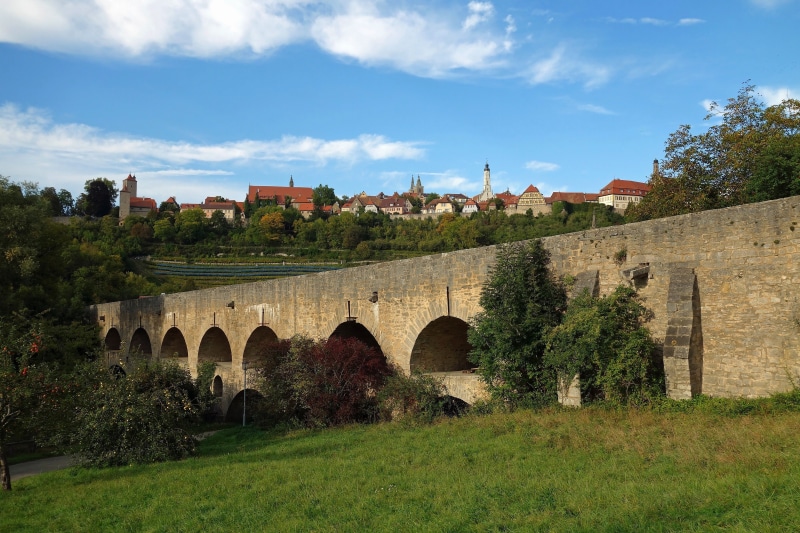 sky, bridge, grass, arch, cloud - sky, 4K, arch bridge, the past, buildings, germany, trees, roman, day, field, scenic, old, arched, spring, bridge - man made structure