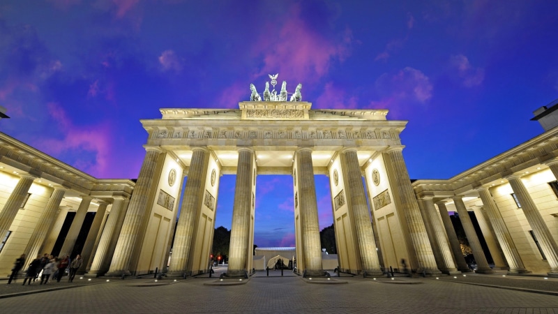 architectural column, illuminated, sculpture, Brandenburg Gate, cloud - sky, statue, low angle view, 1080P, city gate, colonnade, building exterior, history