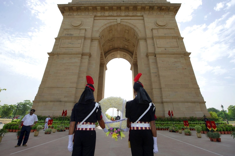 nature, gate of india, real people, building, tribute, built structure, adult, arch, men, Martyrs, army soldiers, famous Place, europe, standing, india
