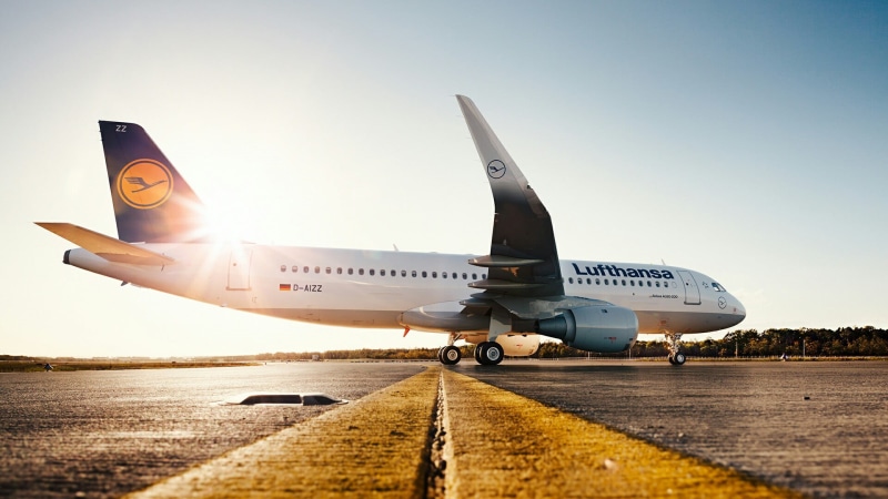 leaving, sunlight, airport runway, road, plane, lens flare, day, sky, aerospace industry, sunray, clear sky, nature, airport, 1080P, lufthansa, transportation