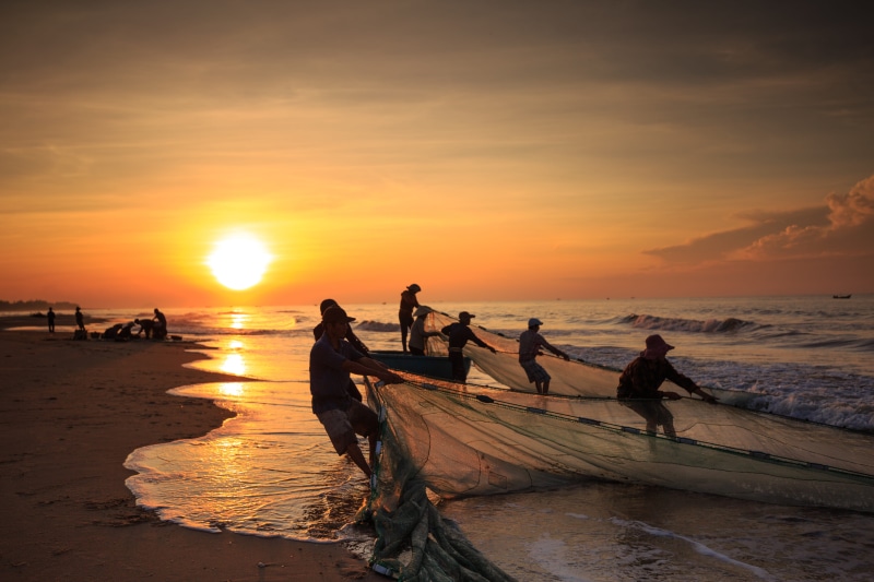 country, 5K, the countryside, sunlight, water, scenics - nature, sun, fisherman, horizon, sky, nature, beach, ship, asia, the beach, fishing, land, leisure activity