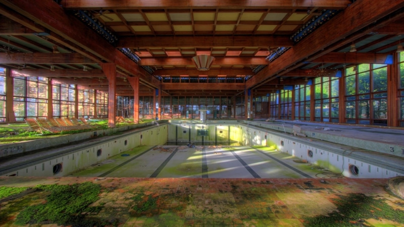 swimming pool, decay, plant, 1080P, empty, ceiling, built structure, day, window, architecture, wall, swimming, Pripyat, no people, roof beam, rectangular