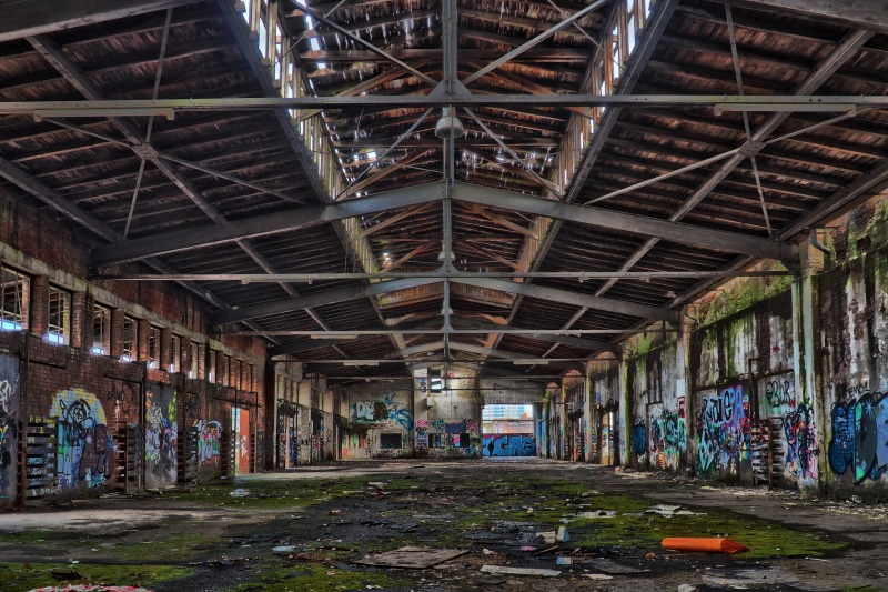 atmosphere, roof beam, weathered, damaged, goods station, break up, messy, void hall, abandoned, day, mood, old factory, dirty, architectural column, forget