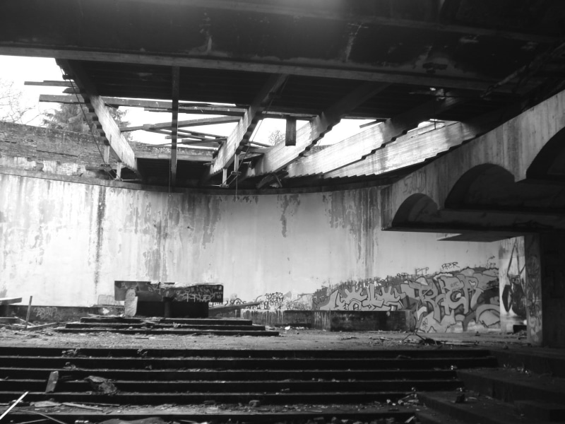 architecture, deterioration, roof beam, decline, empty, absence, built structure, messy, ceiling, obsolete, ruins, run-down, ruined, old, damaged, no people