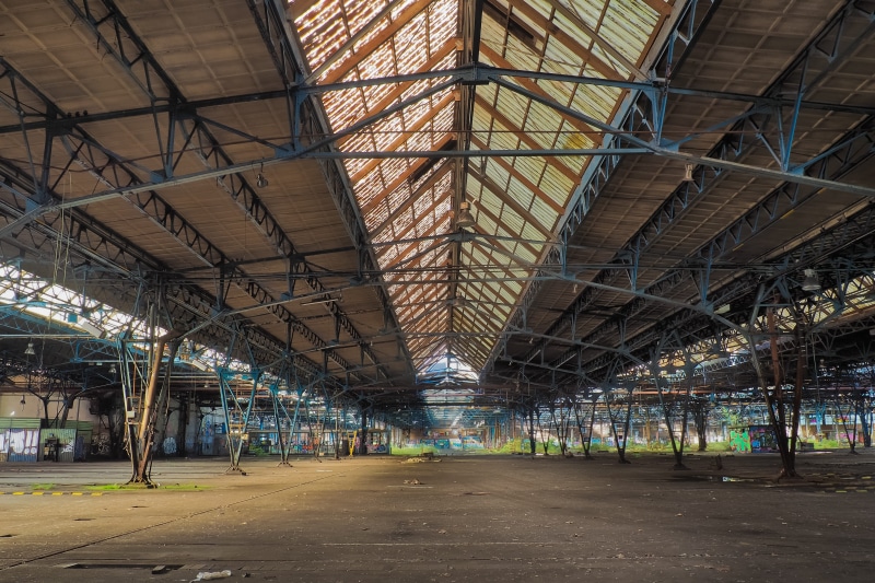 warehouse, old building, passed, dilapidated, run down, forget, train hall, leave, day, hall, void hall, roof, building, indoors, diminishing perspective