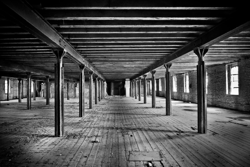 old kontor, neglected, run down, transient, grayscale, day, room, transience, creepy, pillar, graffiti, in a row, end, leave, empty, sw, photography, break up