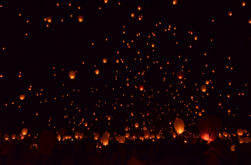 flying, tranquility, fire, candle, beauty in nature, dark, sky, lanternfest, photography, large group of objects, celebration, hd backgrounds, amazing