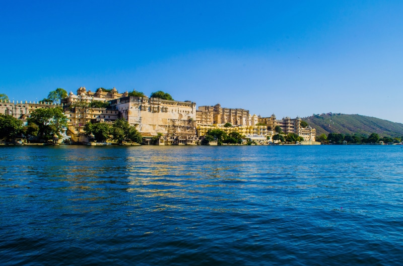 rajasthan, building exterior, water, blue, lake pichola, 4K, clear sky, waterfront, udaipur, travel destinations, land, view into land, beauty in nature