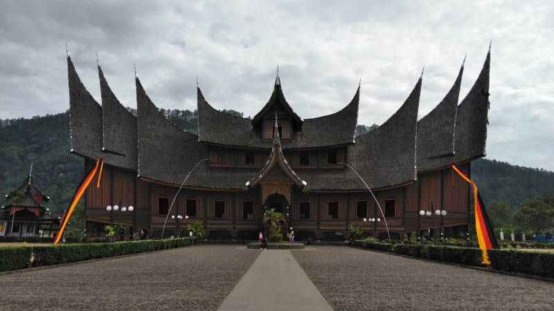 travel, sky, pagaruyung, 4K, religion, indonesian, nature, the past, building, outdoors, place of worship, building exterior, travel destinations, rumah gadang