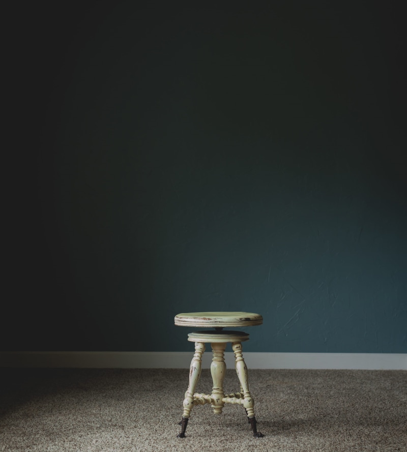 empty, shadow, table, single, interior design, no People, building, indoors, bench, near, copy Space, prop, interior, wall - Building Feature