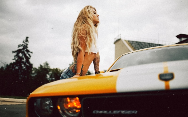 blond hair, hairstyle, 1080P, one person, glass - material, mode of transportation, women, real people, transportation, hair, lifestyles, young women