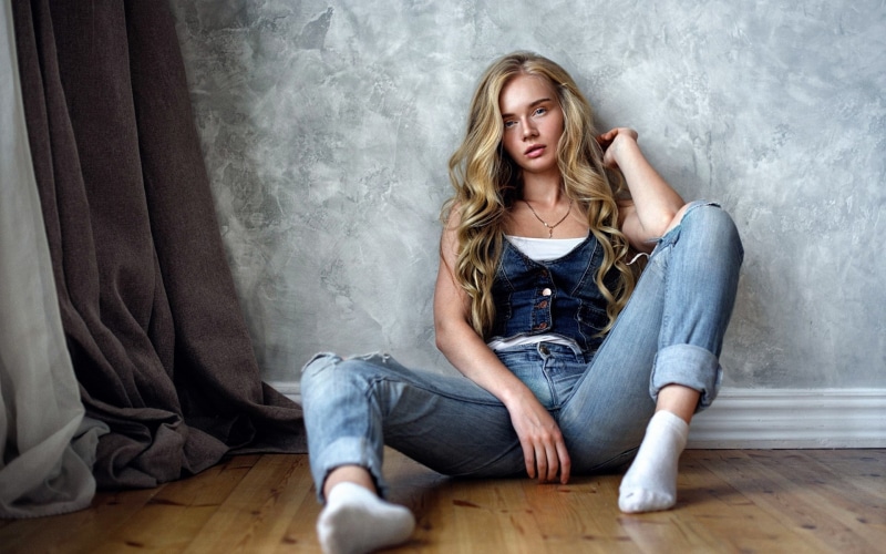 one person, hardwood floor, flooring, indoors, beautiful woman, wood, full length, lifestyles, long hair, blond hair, beauty, 1080P, casual clothing, adult