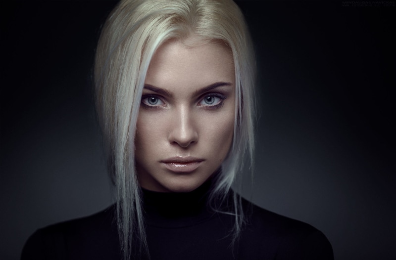 women, portrait, fashion, blond hair, front view, one person, adult, hair, beautiful woman, studio shot, 1080P, hairstyle, young women, black background