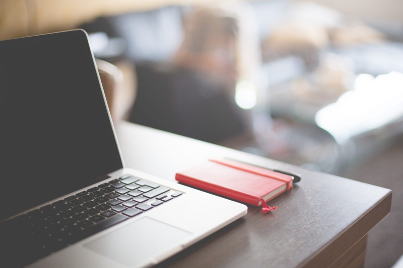 focus on foreground, MacBook, work, connection, Ready, mobile phone, coffee - Drink, selective Focus, restaurant, communication, business, close-up, smart phone