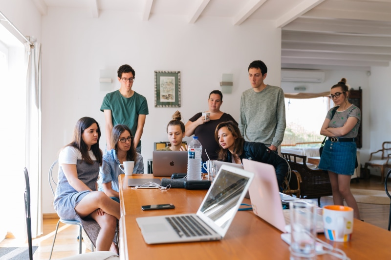 room, sitting, watching, young men, workspace, workplace, brainstorming, seat, women, adults, people, medium group of people, 2K, team, young adult, woman
