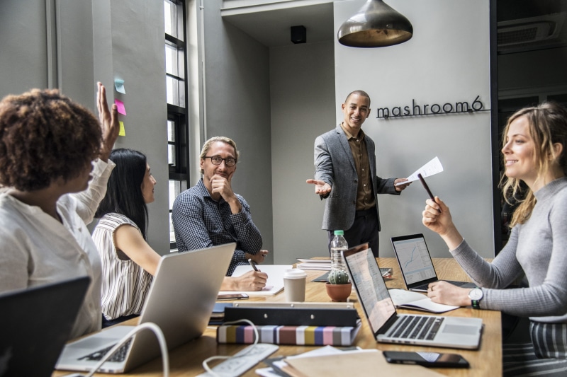 laptops, teamwork, men, workspace, communication, room, smiling, indoors, wireless technology, colleague, talking, mature adult, women, 4K, board room