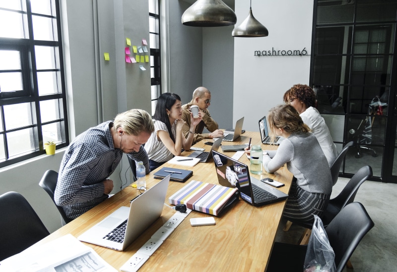 teamwork, women, table, team, communication, group of people, wooden table, electric lamp, 2K, men, mid adult, discussing, working, discussion, adult