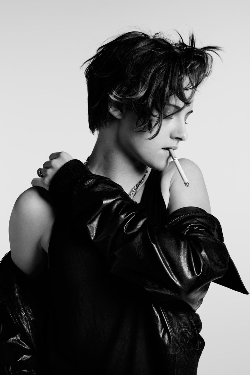 young women, adult, hair, women, studio shot, beautiful woman, smoking - activity, cigarette, looking, hairstyle, waist up, 1080P, indoors, adolescence