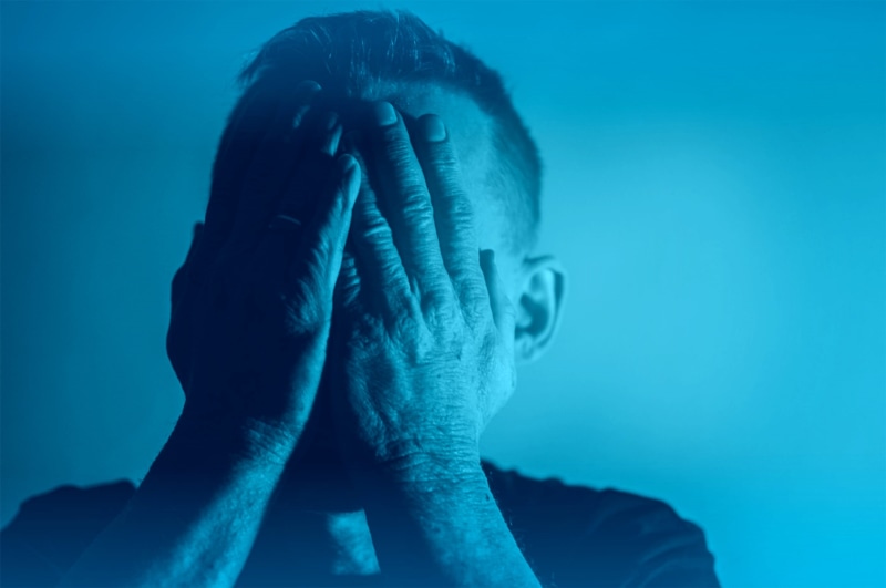 hair, shrink, breakdown, sorrow, pretty, worry, sadness, body part, old, 1080P, mental, blue, nervous, headache, adult, human, portrait, colored background