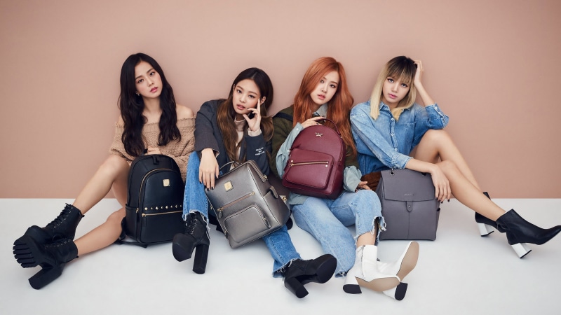 fashion, BLACKPINK, brunette, heels, K-pop, Jisoo (BLACKPINK), sitting, Jennie (BLACKPINK), 2K, Asian, korean women, backpacks