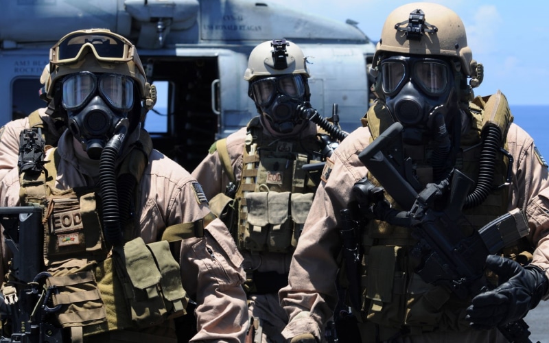 soldiers, guns, weapons, 720P, masks, gas mask, people, rifles, military
